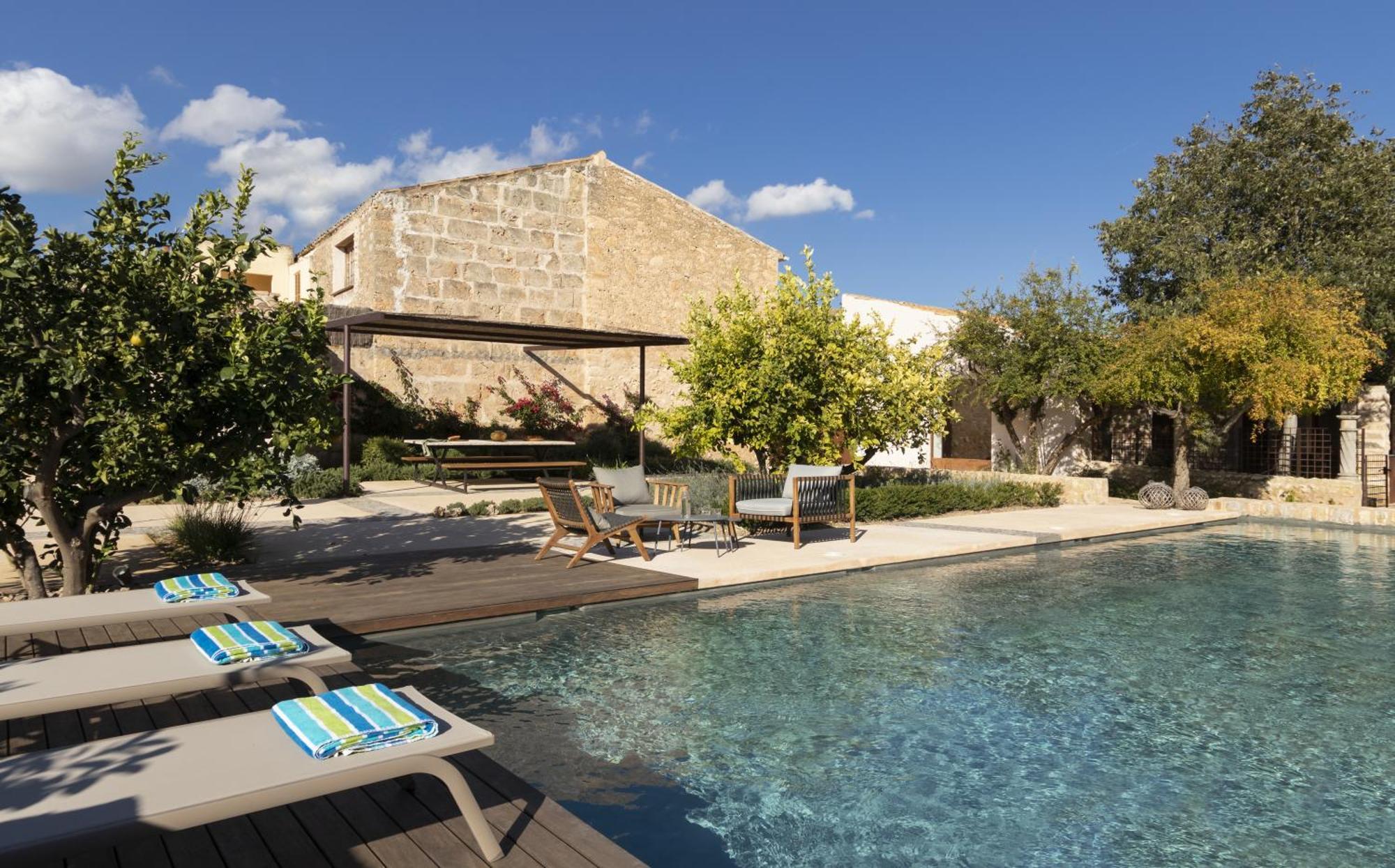 Cas Padrins Piscina Barbacoa Diseno Y Confort