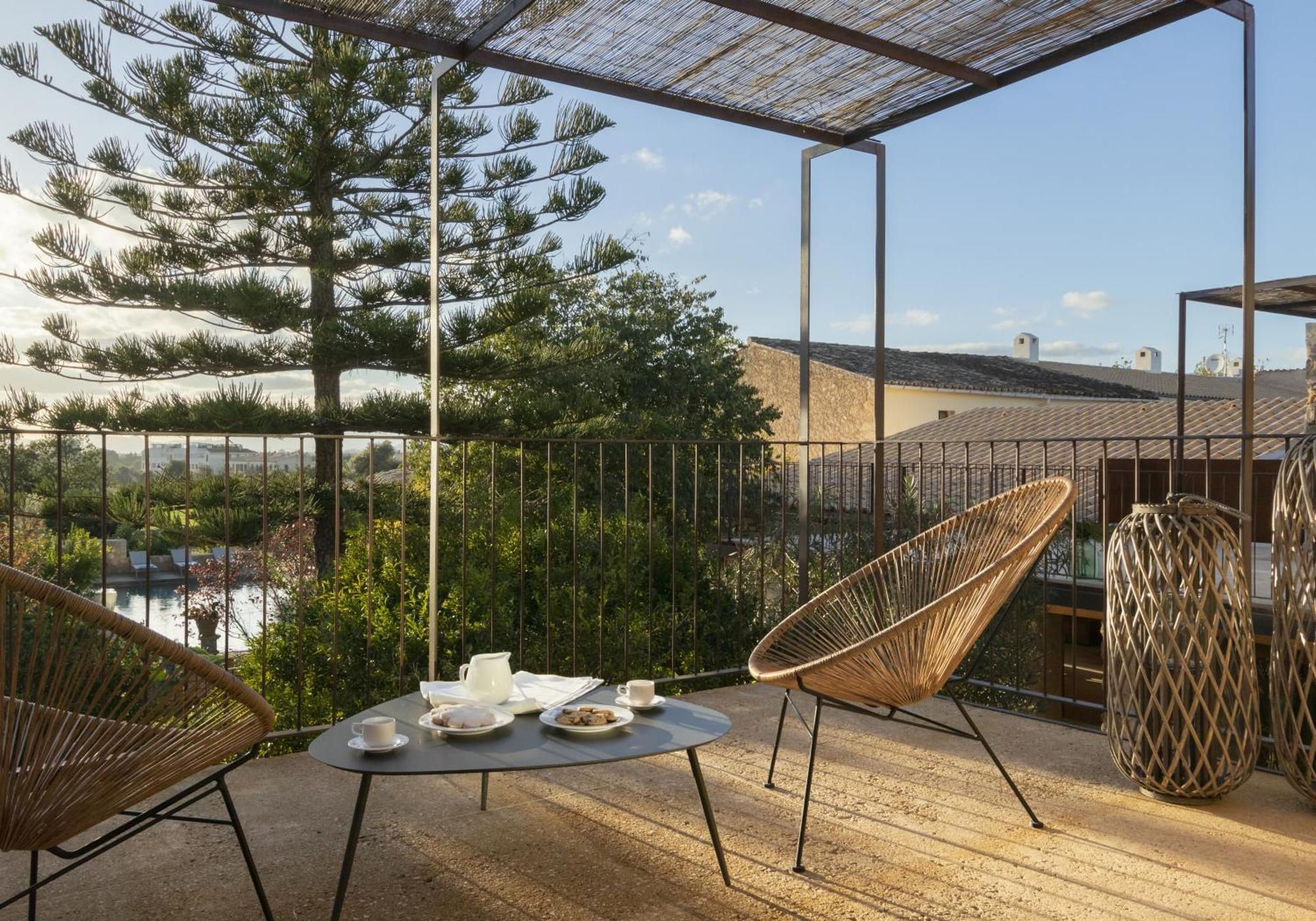 Cas Padrins Piscina Barbacoa Diseno Y Confort * Consell